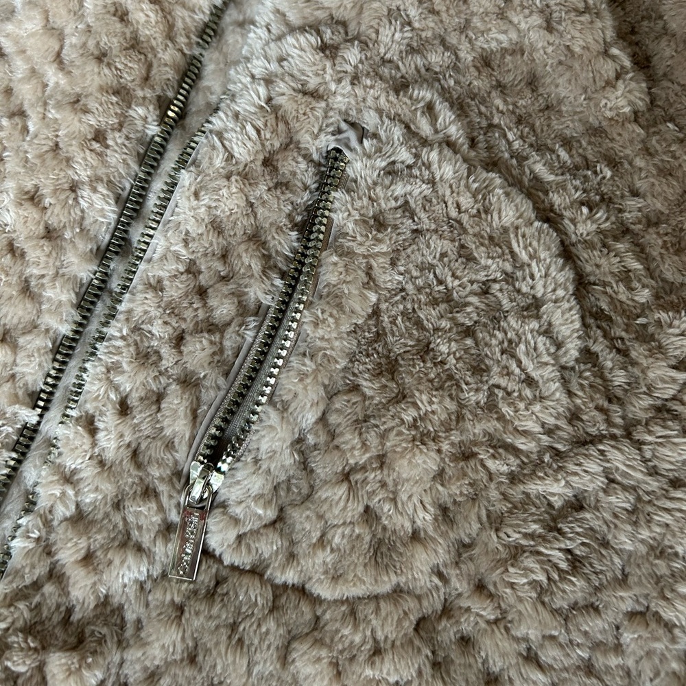 Calvin Klein teddy bear plush vest - Picture 10 of 10